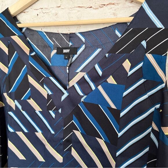 DKNY sleeveless satin geometric blouse - Picture 3 of 5